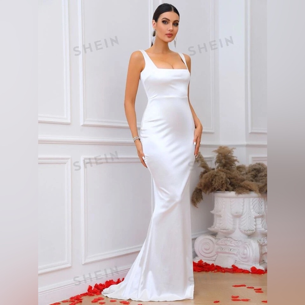 Wedding dress/ engagement dress/ formal gown